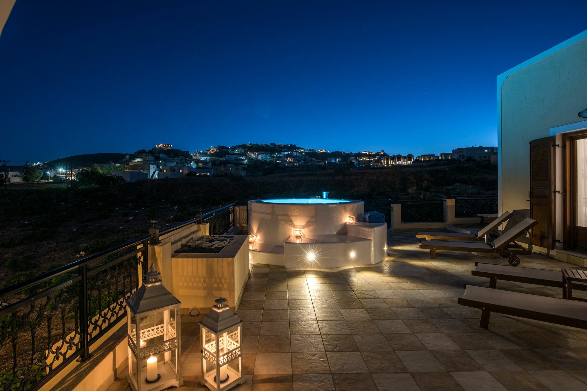 Vineyard Exclusive Suites Akrotírion Екстериор снимка