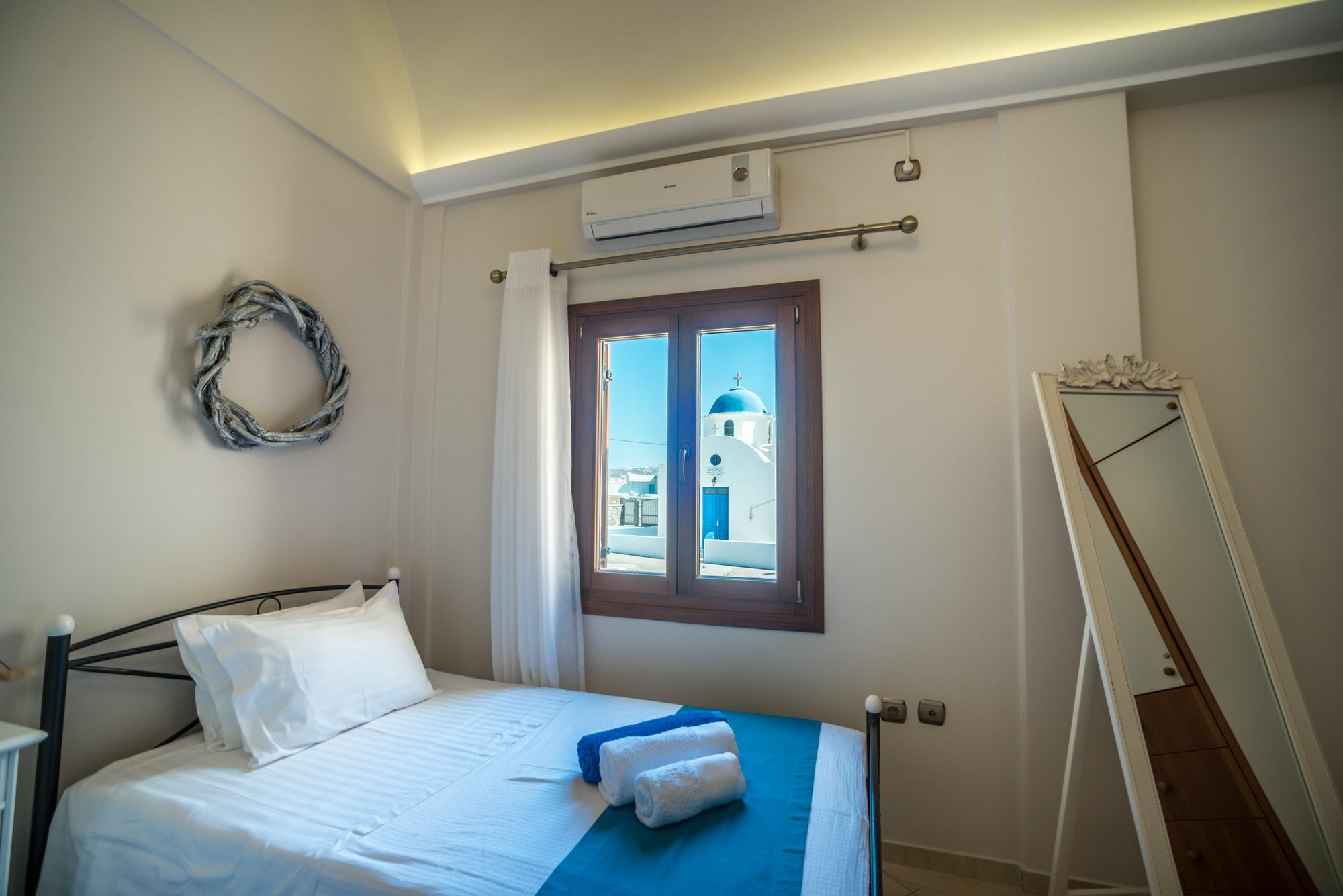 Vineyard Exclusive Suites Akrotírion Екстериор снимка